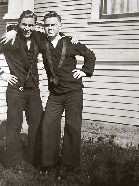 A studio photograph<br />
of two well-dressed gentlemen<br />
holding bowler hats,<br />
called derby hats in the USA.<br />
Probably late 1800s.<br />
One man has his hand<br />
on the other man’s shoulder.